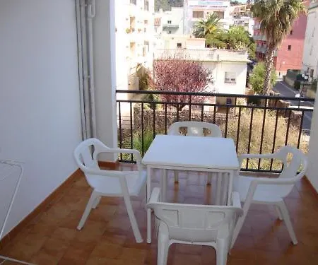 Apartaments Claudi *