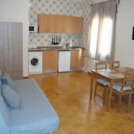 Apartaments Claudi Апартаменты *