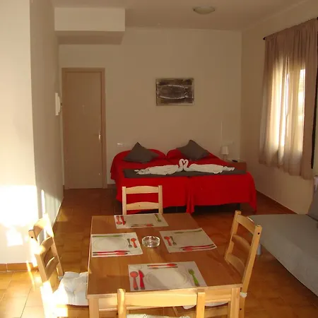 Apartaments Claudi *