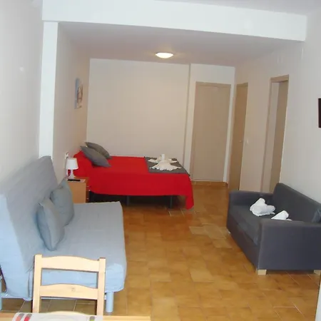 Apartaments Claudi *