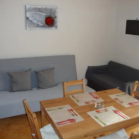 Apartaments Claudi *